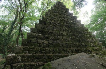La piramide massonica del bosco Isabella